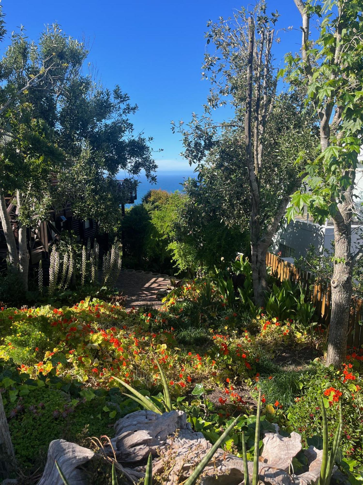 Peaceful Guest With Balcony Views And Garden Setting Apartment *