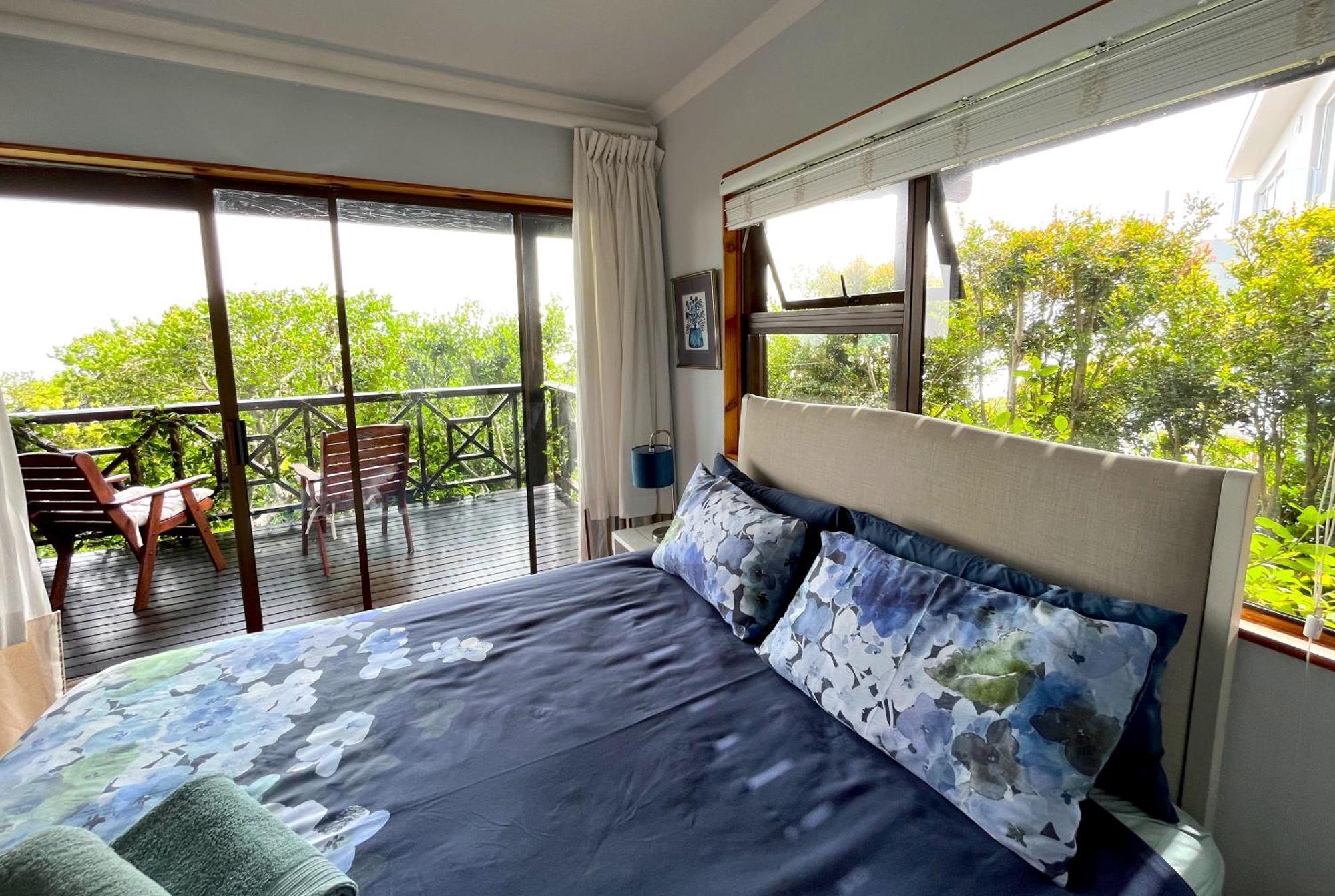 Apartment Peaceful Guest With Balcony Views And Garden Setting Brenton-on-Sea