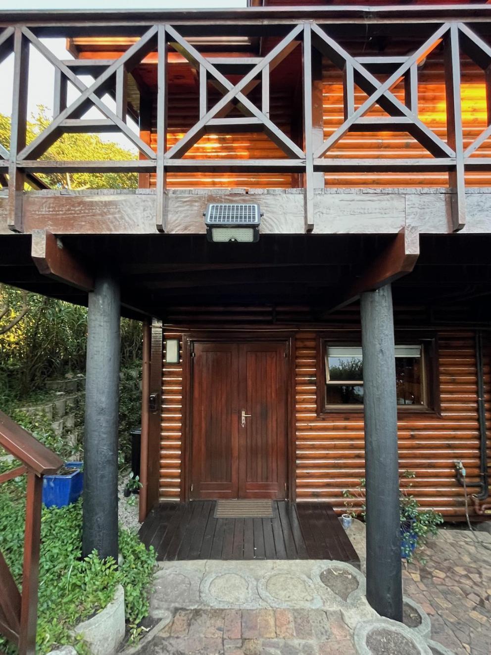 Apartment Peaceful Guest With Balcony Views And Garden Setting *