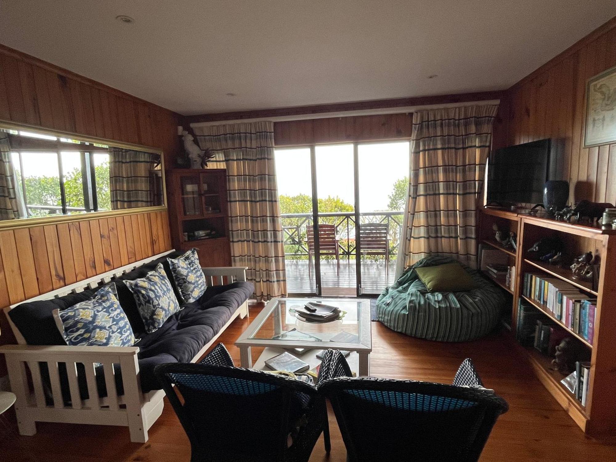 Peaceful Guest With Balcony Views And Garden Setting