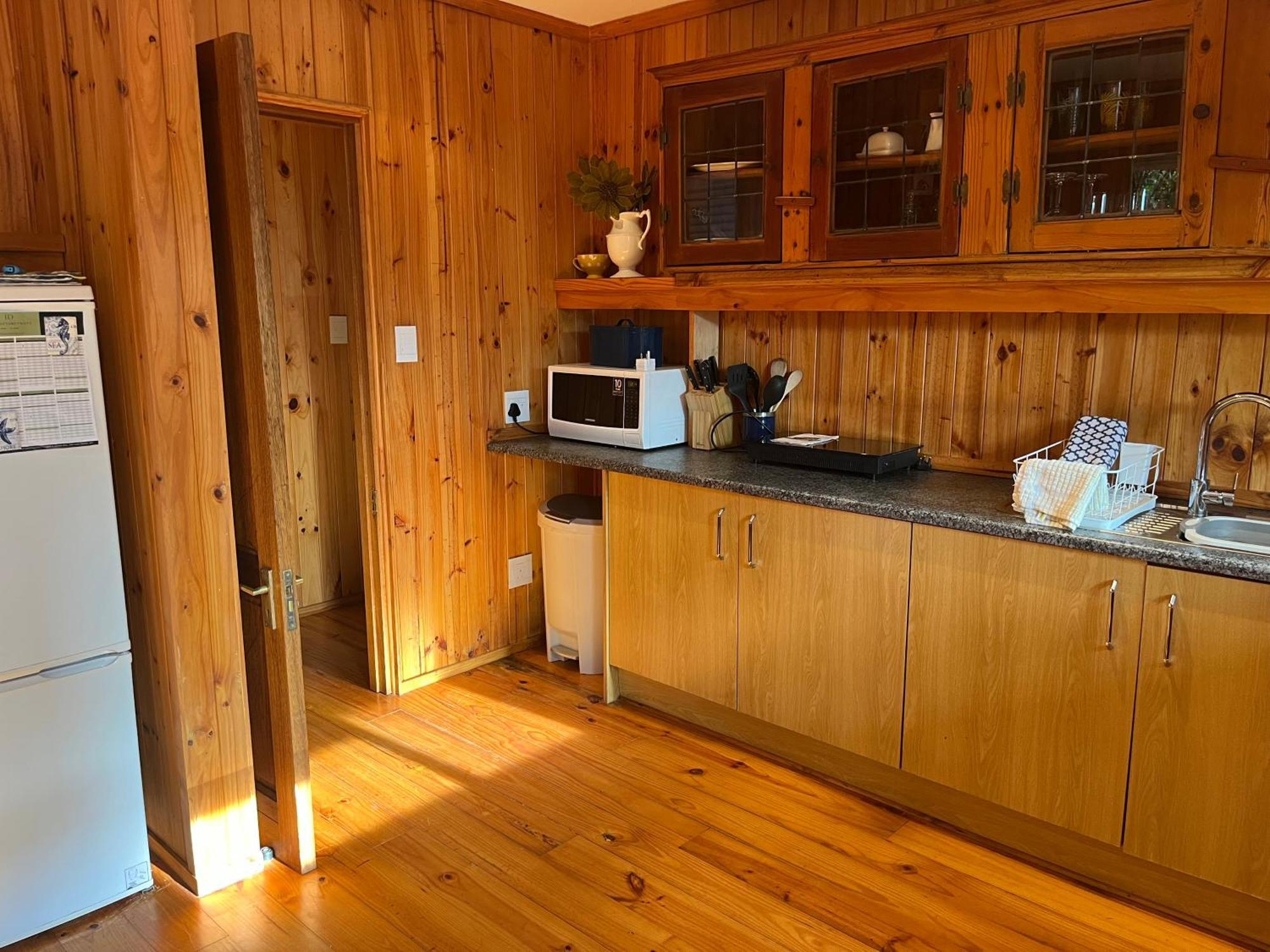 Apartment Peaceful Guest With Balcony Views And Garden Setting Brenton-on-Sea