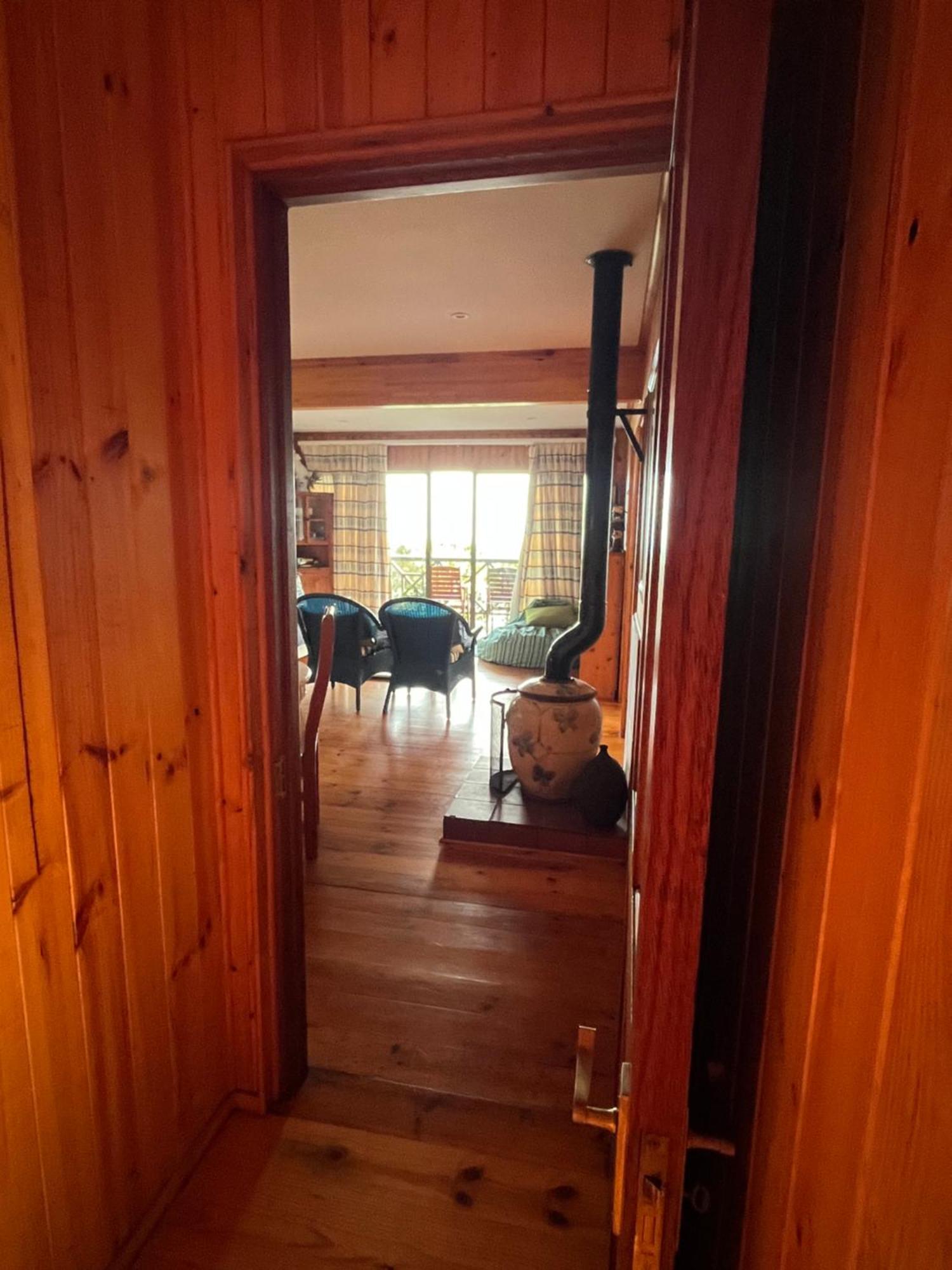 Peaceful Guest With Balcony Views And Garden Setting