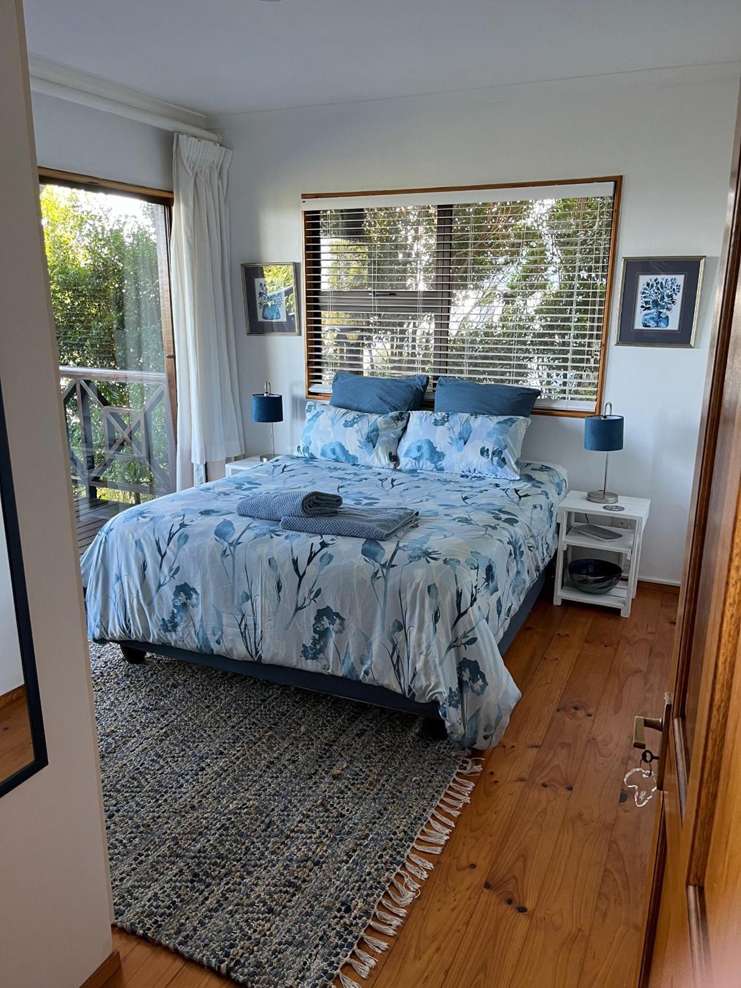 Apartment Peaceful Guest With Balcony Views And Garden Setting Brenton-on-Sea