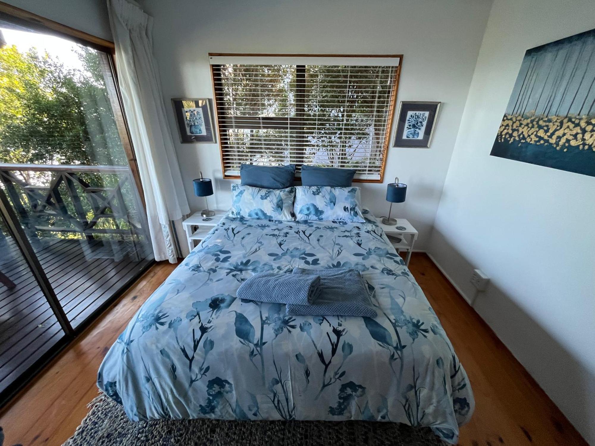 Peaceful Guest With Balcony Views And Garden Setting * Brenton-on-Sea